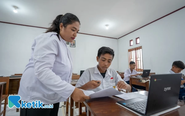 Thumbnail Gedung Sekolah Baru, Siswa di Desa Kawasi Halsel Tak Lagi Harus Seberangi Laut Demi ANBK