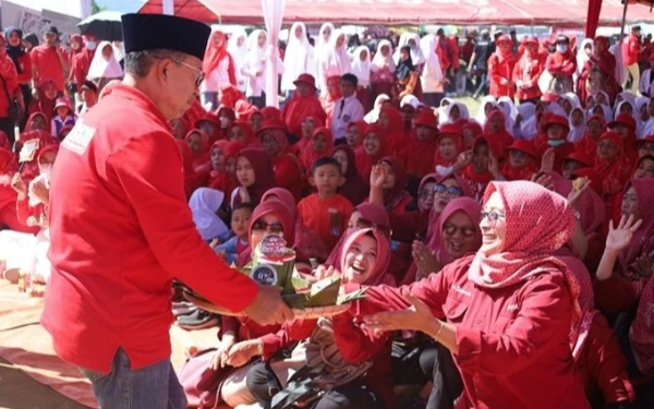 Thumbnail Berita - Program Desa Manjur Bungah Pisan Sasar Warga hingga Pelosok Cianjur