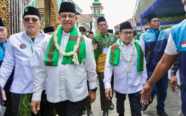 Thumbnail Anies Baswedan dan Muhaimin Iskandar saat tiba di Pondok Pesantren Ar-raudhah, Sumenep (Foto: twitter @cakiminNOW)