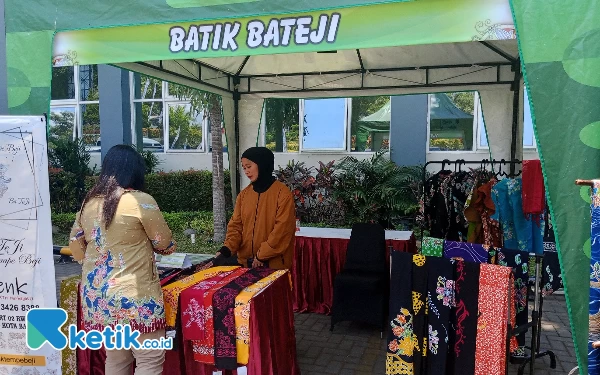 Thumbnail Berita - Dukung Produk Lokal, ASN Pemkot Batu Borong Batik di Pameran UMKM