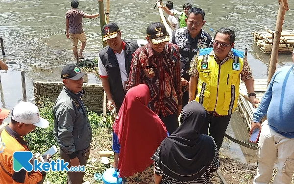 Thumbnail Berita - Pemkot Malang Tak Anjurkan Warga Sebrangi Sungai Pakai Getek