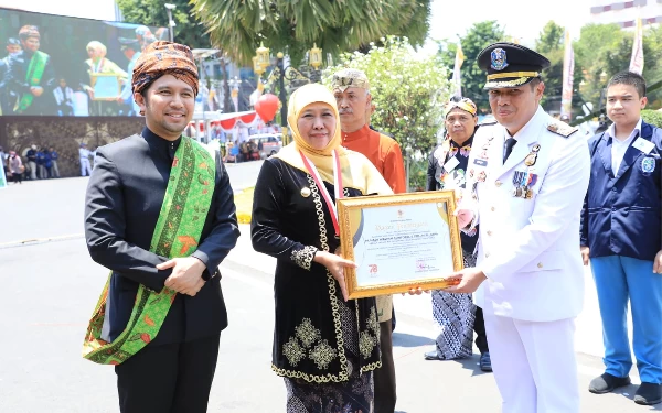 Thumbnail Satpol PP Jatim Panen Penghargaan pada Peringatan Hari Jadi ke-78 Provinsi Jawa Timur