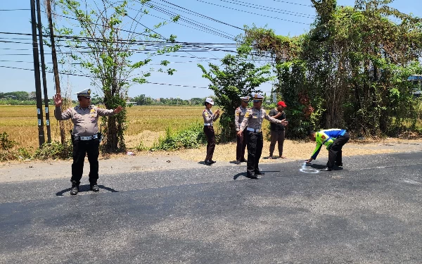 Cium Bokong Truk yang Parkir, Pemotor Sidoarjo Meregang Nyawa