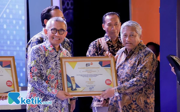 Thumbnail Berita - Atasi Dampak Pandemi, Unusa Raih Penghargaan Jatim Bangkit Awards 2023