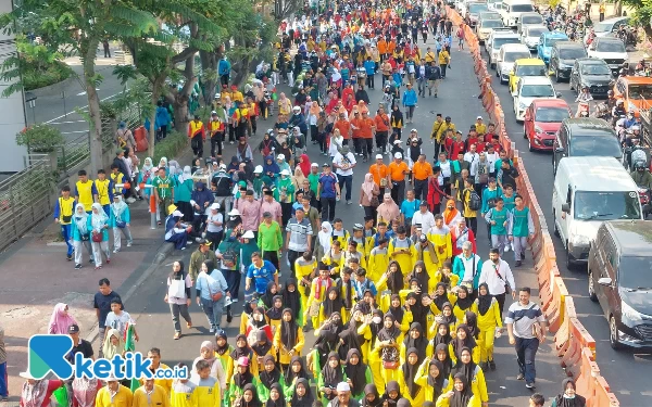 Membludak, 100 Ribu Warga Ikuti Jalan Santai HSN 2023 di Surabaya