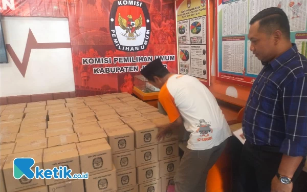 Thumbnail KPU Jember Terima 309 Box Tinta Pemilu Logistik Tahap Pertama