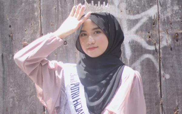 Thumbnail Kisah Aura Azzahra, Runner Up 3 Putri Hijabfluencer Jateng 2023 yang Mantap Berhijab