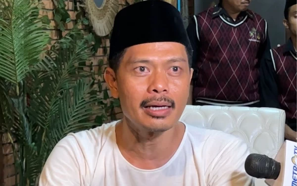 Thumbnail Berita - Dianggap Wakili Santri, Pengasuh Ponpes Bima Cirebon: AMIN Pasangan Paling Ideal