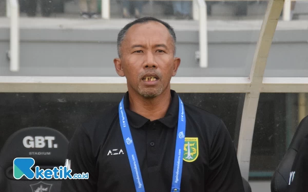 Thumbnail Hanya Menang Sekali, Persebaya Depak Josep Gombau, Ingin Permanenkan Uston Nawawi