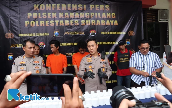 Polsek Karangpilang Tangkap Dua Kurir Pil Koplo