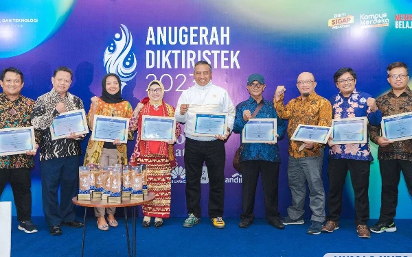 Thumbnail Mengagumkan, Unesa Bawa Pulang 9 Medali Anugerah Diktiristek 2023