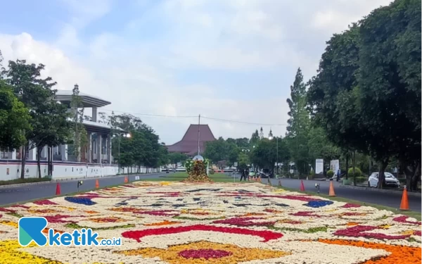 Thumbnail Pertama Kali di UGM, Hamparan Karpet Bunga Semarakkan Dies Natalis ke 74