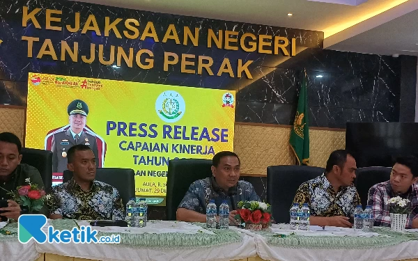 Thumbnail Berita - Kejari Tanjung Perak Selamatkan Uang Negara Sebesar Rp7,8 Miliar Selama 2023