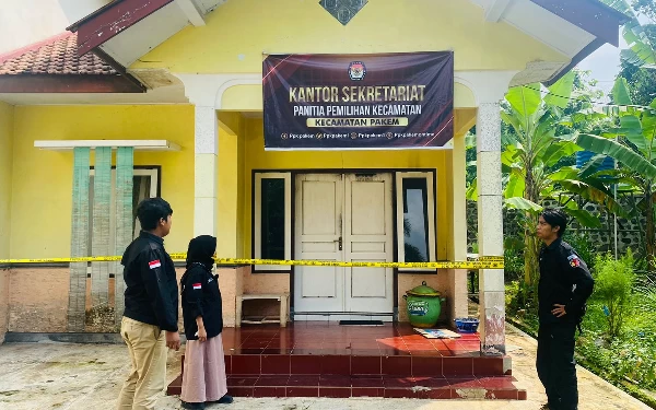 Thumbnail Kantor Sekretariat PPK Pakem Terbakar, Polisi Selidiki Kemungkinan Terkait Persoalan Politik