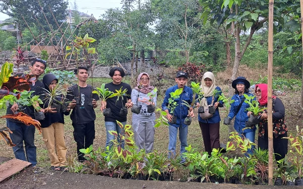 Thumbnail Pokdarwis Kota Malang Canangkan Gerakan Gugur Gunung Bangun Kampung