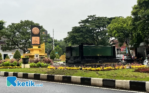 Thumbnail Akuarium di Taman Tugu Adipura Jadi Pemandangan Baru Bagi Landscape Kota Malang