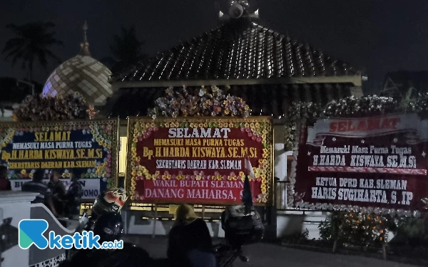 Ratusan Karangan Bunga Penuhi Kantor Pemkab Sleman, Sertai Purnatugas Sekda Harda Kiswaya