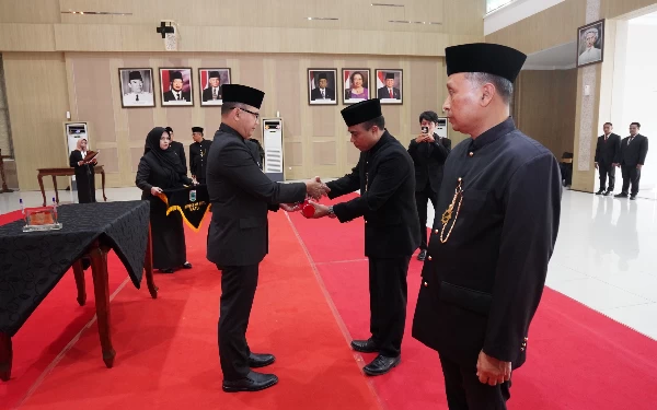 Lantik Kasatpol PP dan Kadishub, Ini Pesan Pj Wali Kota Batu