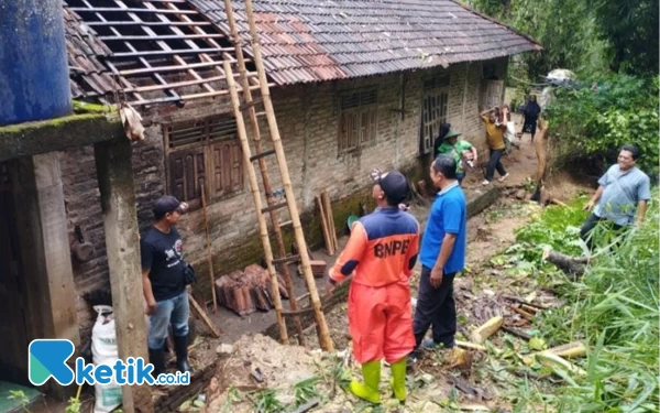 Thumbnail BPBD Pacitan Distribusikan Bantuan Sembako Bagi Korban Cuaca Ekstrem