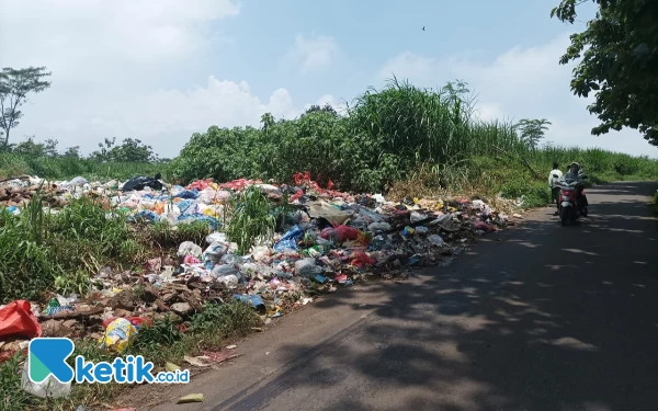 Thumbnail Berita - Warga Keluhkan Tumpukan Sampah Dekat Pasar Wringin, Begini Tanggapan DLH Bondowoso