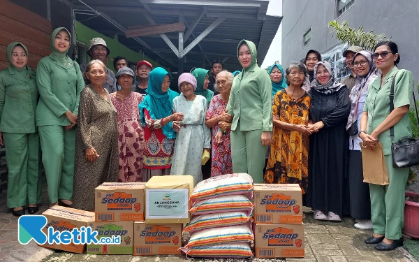 HUT Persit KCK Ke-78, Kodim 0809 Kediri Beri Santunan Kepada Lansia