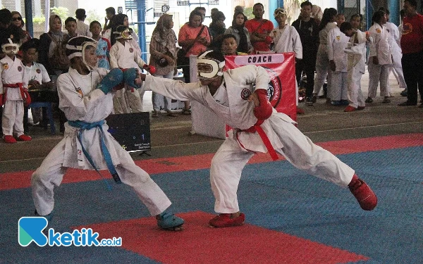 Thumbnail Berita - Jaring Atlet Muda, 225 Karateka Ikuti Kejuaraan Karate se-Kediri Raya