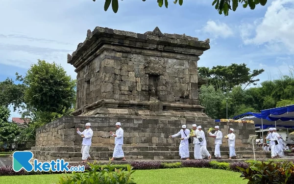 Thumbnail Berita - Tak Hanya Ibadah, Upacara Ngembak Geni Jadi Upaya Pembersihan Spiritual Candi Badut