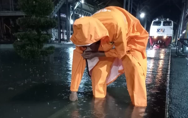 Thumbnail Berita - Dampak Banjir di Semarang, KA Pandalungan Relasi Jakarta-Jember Terlambat 6 Jam