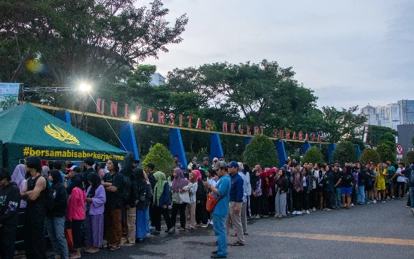 Thumbnail Berbagi Berkah, Unesa Bagikan 1000 Porsi Makanan Gratis Setiap Hari selama Ramadan