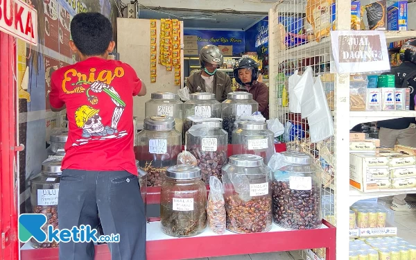 Thumbnail Penjual Kurma Kota Malang Alami Peningkatan Dua Kali Lipat, Pembeli Hindari Produk Israel