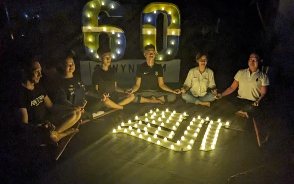 Yoga dalam Gelap Jadi Peringatan Earth Hour di Wyndham Hotel Surabaya