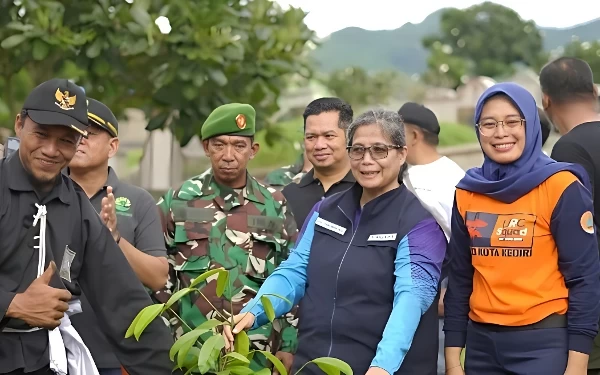 Thumbnail Kebut Gerakan Penanaman Pohon, BPBD Jatim Gandeng Pemkot Kediri