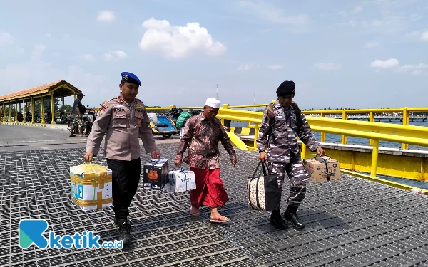 Pelabuhan Jangkar Menuju Madura Mulai Padat, Subsatgas Polairud Situbondo Siaga Bantu Pemudik