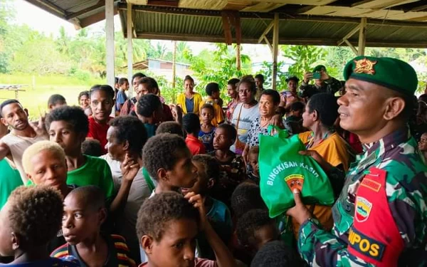 Thumbnail Meriahkan Idul Fitri, TNI Berbagi Kasih di Papua Selatan melalui Si'mbisa