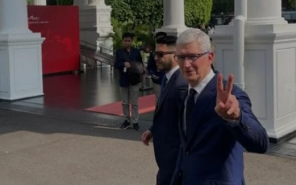 Thumbnail Bertemu Presiden Joko Widodo, CEO Apple Beri Salam 2 Jari kepada Awak Media