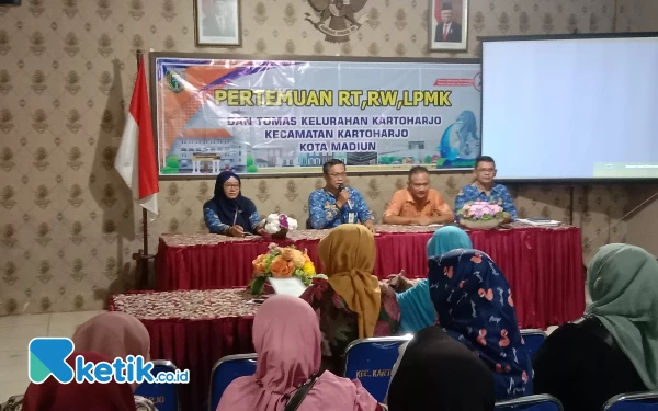 Kelurahan Kartoharjo Gelar Pertemuan RT, RW dan LPMK