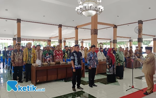 Bupati Situbondo Serahkan Petikan SK Pensiun kepada 93 ASN Purnatugas