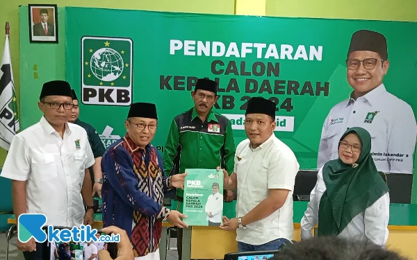 Thumbnail Berita - Sempat Terbelit Kasus Korupsi, Mantan Kadiknas Achmad Sudiyono Optimistis Maju Pilkada Jember