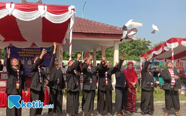 Upacarai Hardiknas di Bangkalan,  Peserta Berbaju Sakera dan Marlena