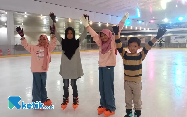 Intip Keseruan Bermain Ice Skating Terbesar se-Surabaya Hanya di Maspion Square