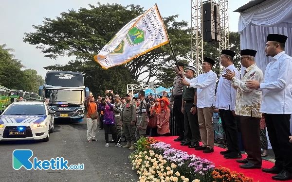 Pj Wali Kota Malang Lepas Pemberangkatan Jemaah Haji, Kesehatan Jadi Sorotan