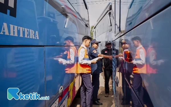 Thumbnail Puluhan Bus Wisata yang Masuk ke Kota Batu Tak Laik Operasi