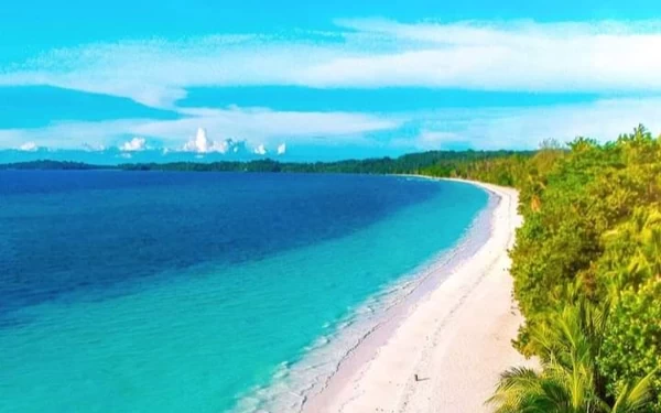 Thumbnail Berita - Melihat Keindahan Pantai Ngurbloat dengan Pasir Terhalus di Dunia