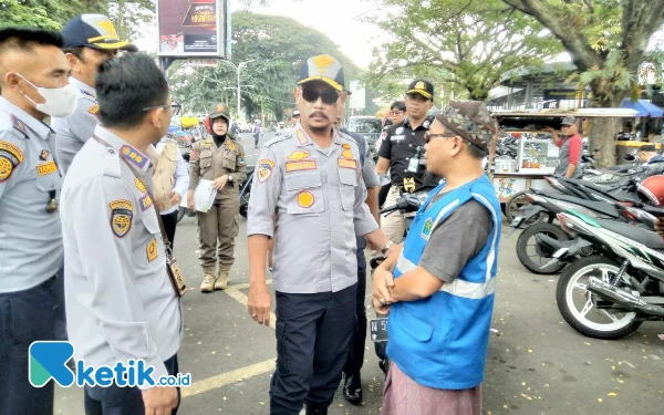 Thumbnail Dishub Kota Malang Tegaskan Parkir Seharian Tetap Dikenakan Tarif Normal