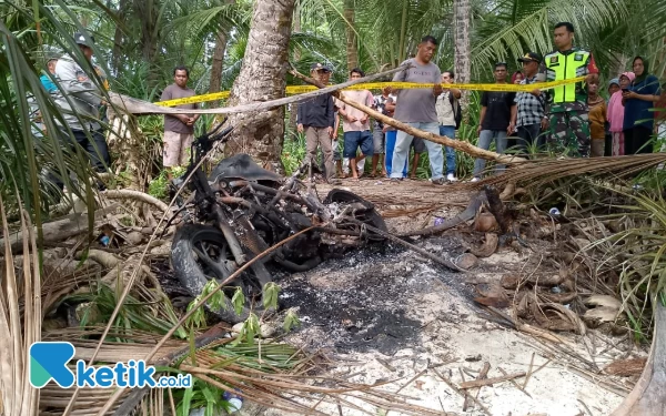 Thumbnail Kendaraan Dinas Kades di Simeulue Aceh Dibakar OTK