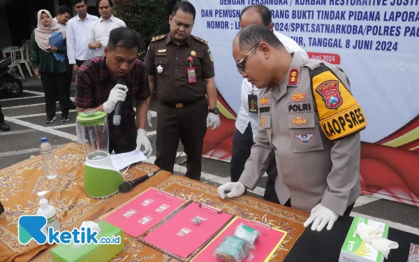 Thumbnail Berita - Polres Pacitan Musnahkan 304,65 Gram Ganja