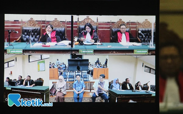 Foto Suasana sidang perkara pemotongan insentif pegawai BPPD Sidoarjo di Pengadilan Tipikor Surabaya Senin (8/7/2024). Foto: Fathur Roziq/Ketik.co.id)