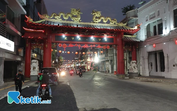 Foto Penampakan Zona Pecinan yang terletak di Jalan Kembang Jepun. (Foto: Husni Habib/Ketik.co.id)