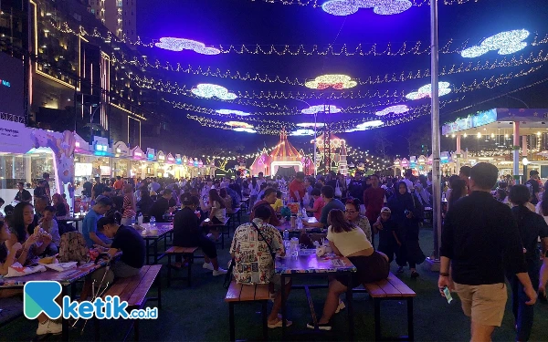 Foto Kepadatan pengunjung saat mengisi libur sekolah di Disney Carnival. (Foto: Husni Habib/Ketik.co.id)