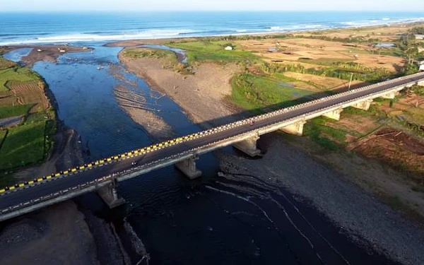 Foto Sisi lain Jembatan Cilaki (Foto: dok. pribadi)